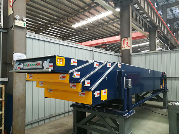 平臺(tái)升降式皮帶伸縮輸送機(jī)